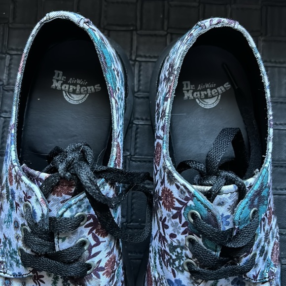 Light worn Dr. Martens Lester W7. - Picture 4 of 6